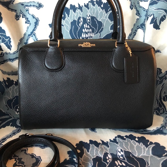 Meet your Posher, Cynthia - Picture 4 of 4